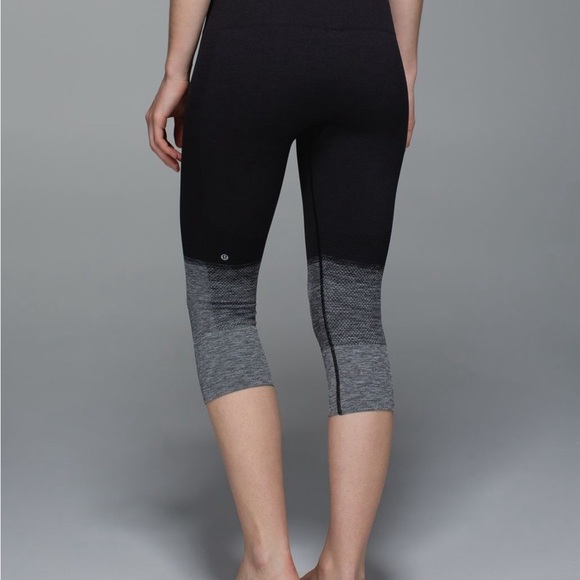 Lululemon Seamlessly Street Crop, Size 4 - Picture 2 of 9